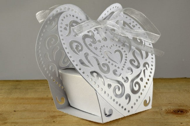 10 White Heart Pearlescent Favour Boxes (10 Pieces)