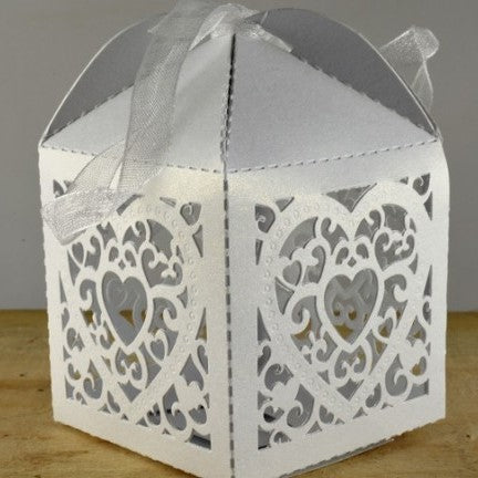 20 White Pearlescent Heart Favour Boxes (20 Pieces)